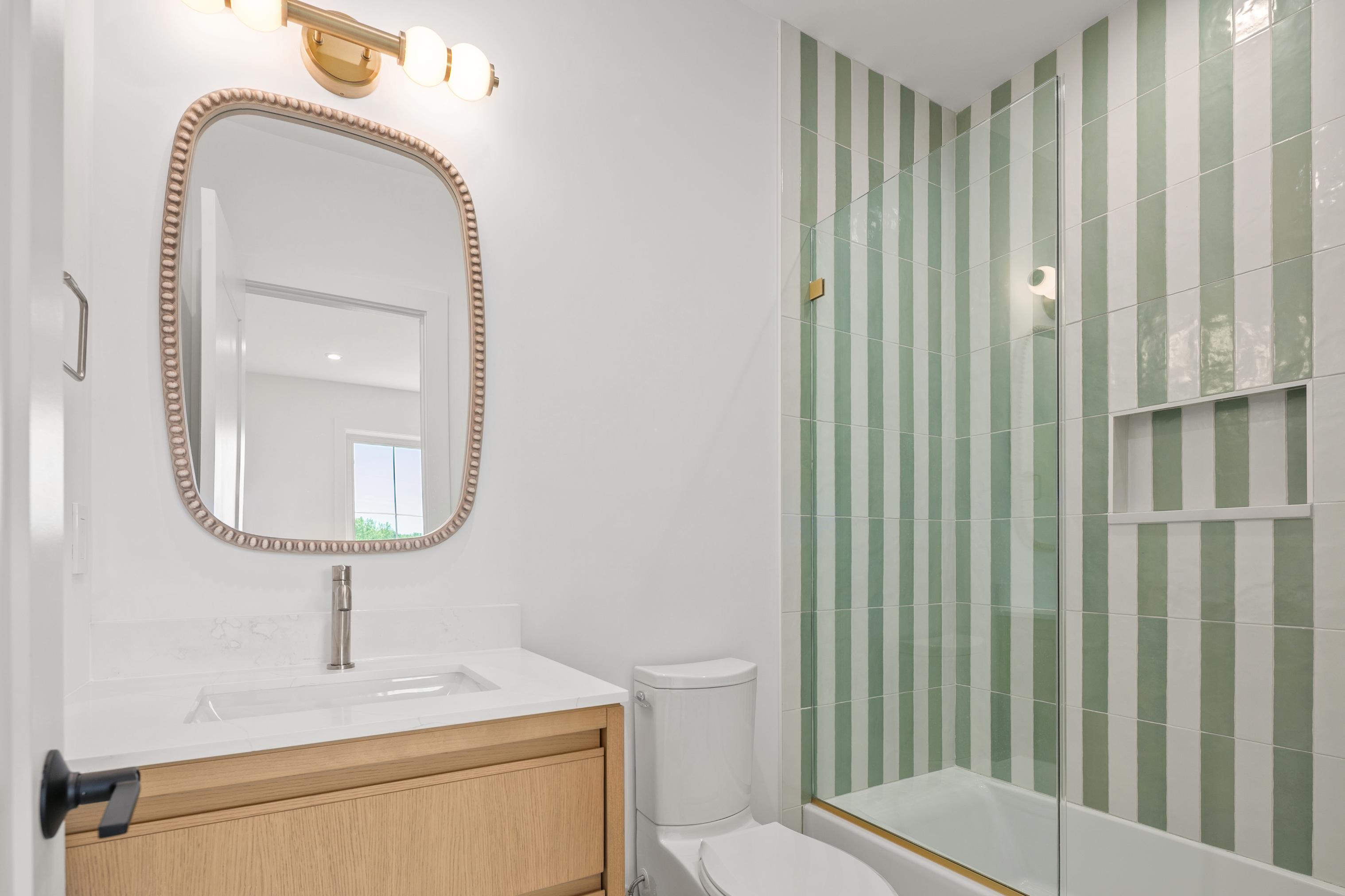 McLean Contemporary_Kids Bath by August Homes